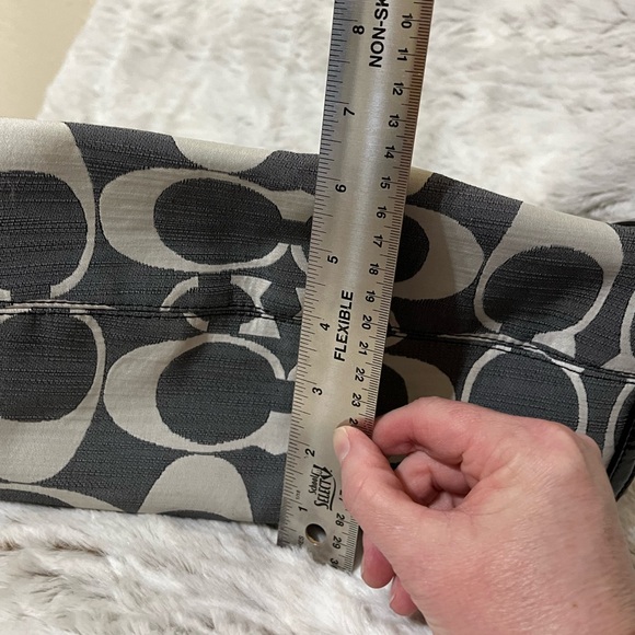 Coach purse with double over the shoulder straps - Picture 11 of 12